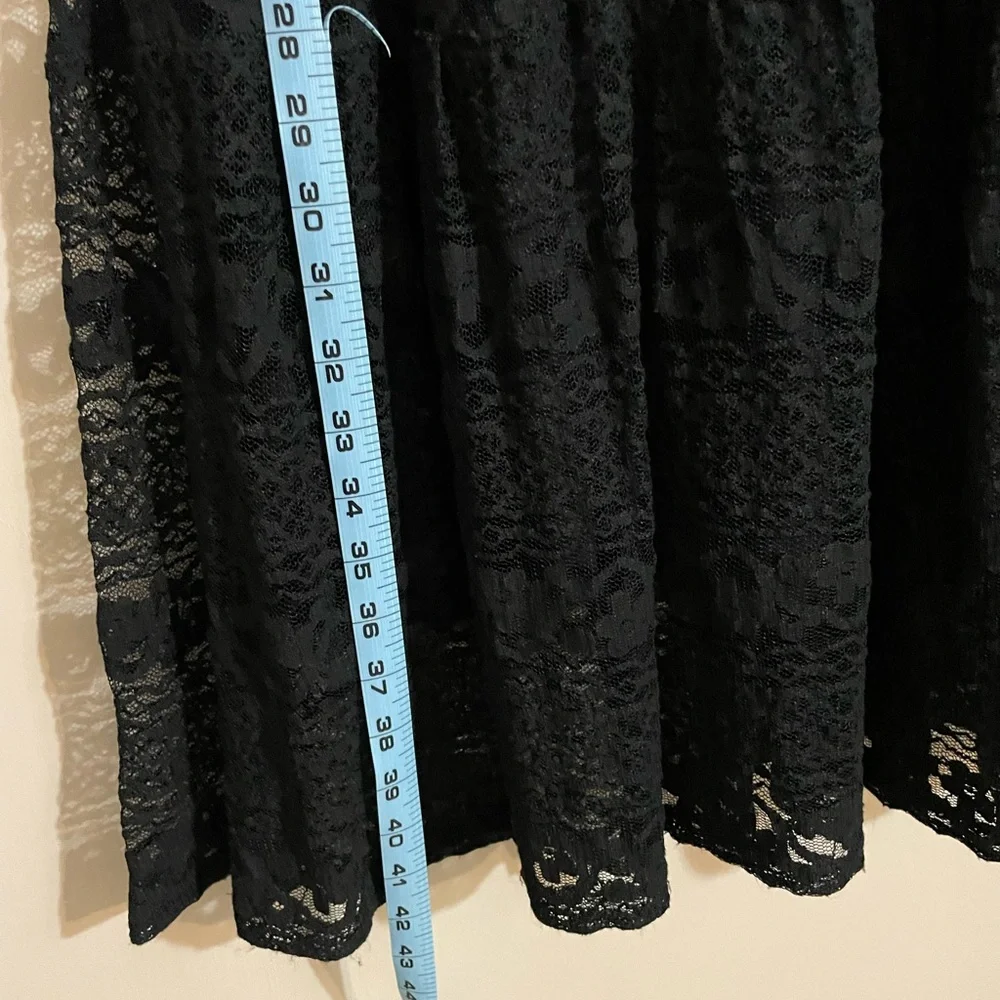 Beautiful black lace skirt - Picture 4 of 6